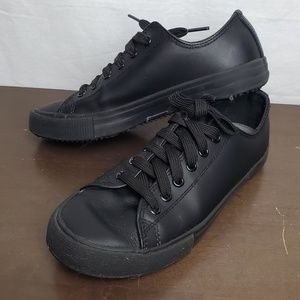 Sketchers Non-Slip / Slip-resistant working shoes.